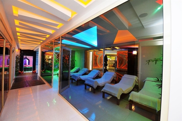 Furnished 4+1 penthouse with sea view in Mahmutlar