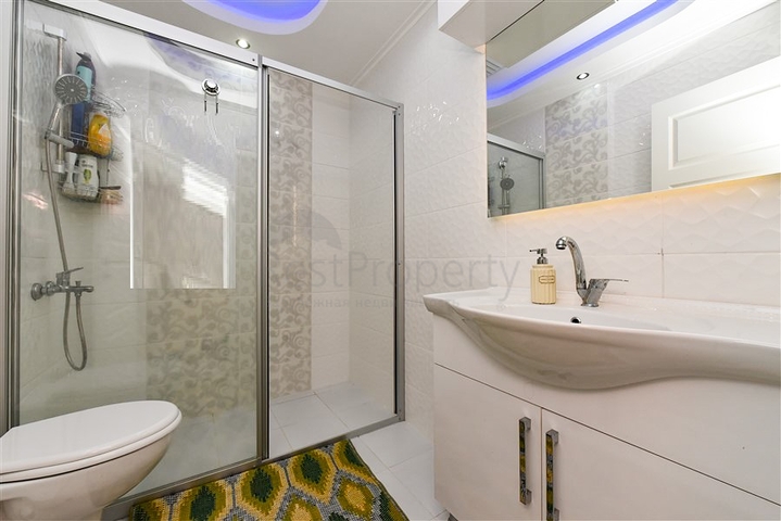 Furnished 4+1 penthouse with sea view in Mahmutlar