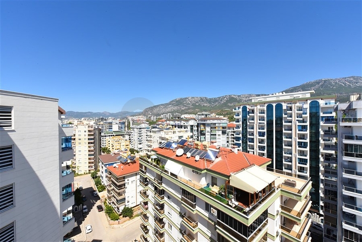 Furnished 4+1 penthouse with sea view in Mahmutlar