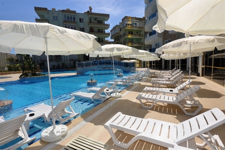 Furnished 4+1 penthouse with sea view in Mahmutlar