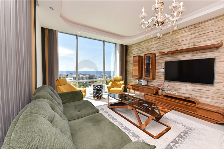 Furnished 4+1 penthouse with sea view in Mahmutlar