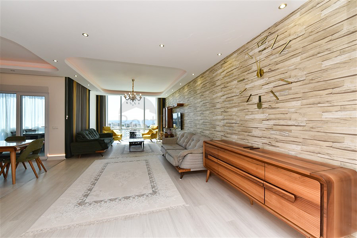 Furnished 4+1 penthouse with sea view in Mahmutlar