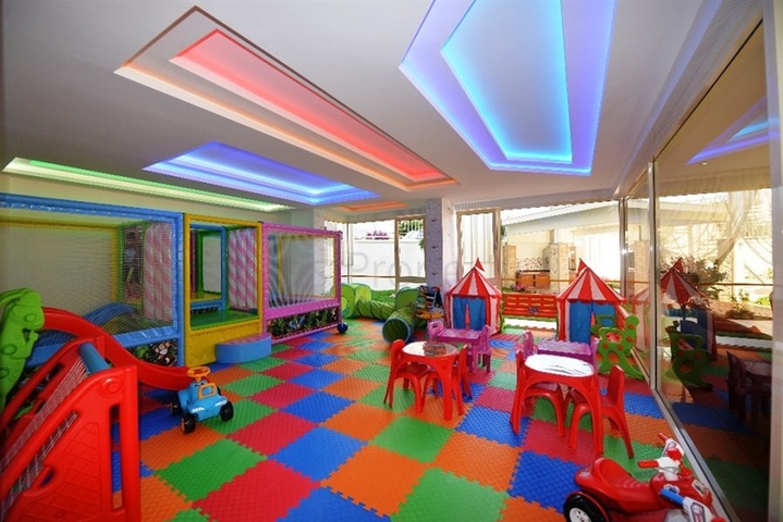 Furnished 4+1 penthouse with sea view in Mahmutlar