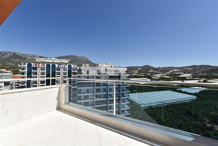 Furnished 4+1 penthouse with sea view in Mahmutlar