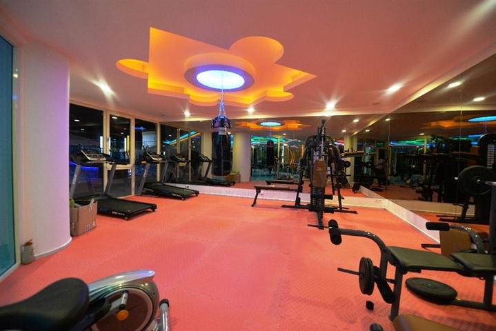 Furnished 4+1 penthouse with sea view in Mahmutlar