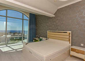 Furnished 4+1 penthouse with sea view in Mahmutlar