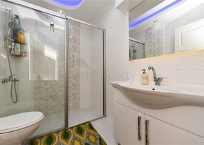 Furnished 4+1 penthouse with sea view in Mahmutlar