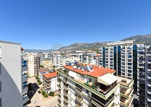 Furnished 4+1 penthouse with sea view in Mahmutlar