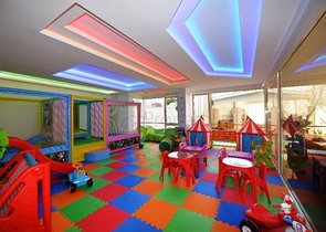 Furnished 4+1 penthouse with sea view in Mahmutlar