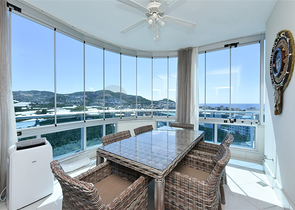 Furnished 4+1 penthouse with sea view in Mahmutlar