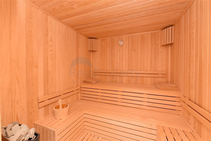 Three-bedroom penthouse with views of coniferous forests and the Mediterranean Sea