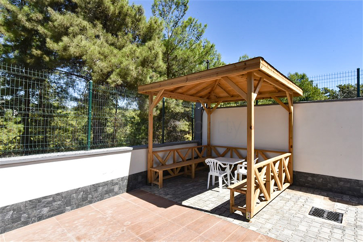 Three-bedroom penthouse with views of coniferous forests and the Mediterranean Sea