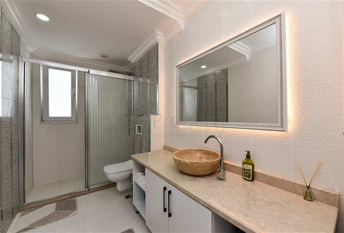 Beautiful apartment in a residence by the sea in the Mahmutlar area.