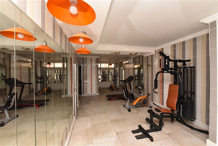 Beautiful apartment in a residence by the sea in the Mahmutlar area.