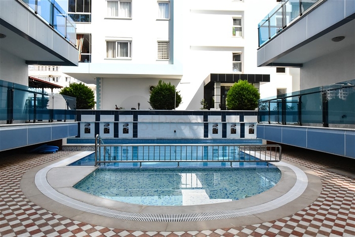 Beautiful apartment in a residence by the sea in the Mahmutlar area.