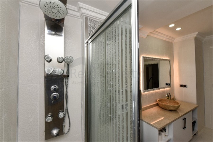 Beautiful apartment in a residence by the sea in the Mahmutlar area.