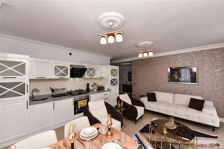 Beautiful apartment in a residence by the sea in the Mahmutlar area.