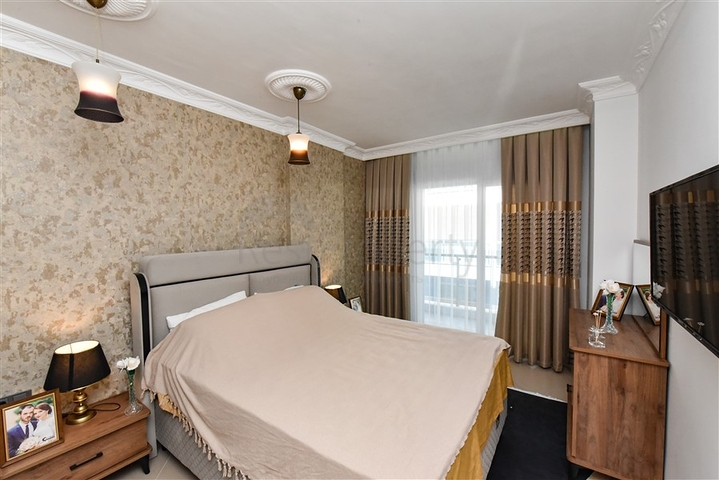 Beautiful apartment in a residence by the sea in the Mahmutlar area.