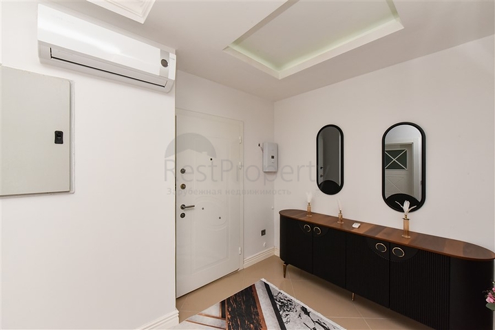 Beautiful apartment in a residence by the sea in the Mahmutlar area.