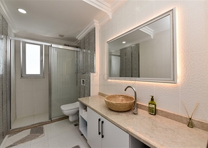 Beautiful apartment in a residence by the sea in the Mahmutlar area.