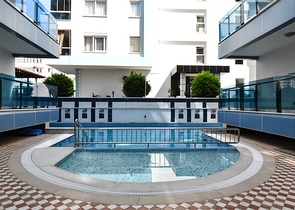 Beautiful apartment in a residence by the sea in the Mahmutlar area.