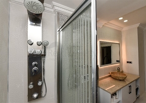 Beautiful apartment in a residence by the sea in the Mahmutlar area.