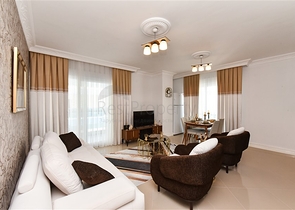 Beautiful apartment in a residence by the sea in the Mahmutlar area.