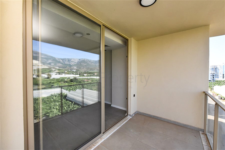 3+1 penthouse with open mountain view in Kargicak area 3+1 penthouse with open mountain view in Kargicak area