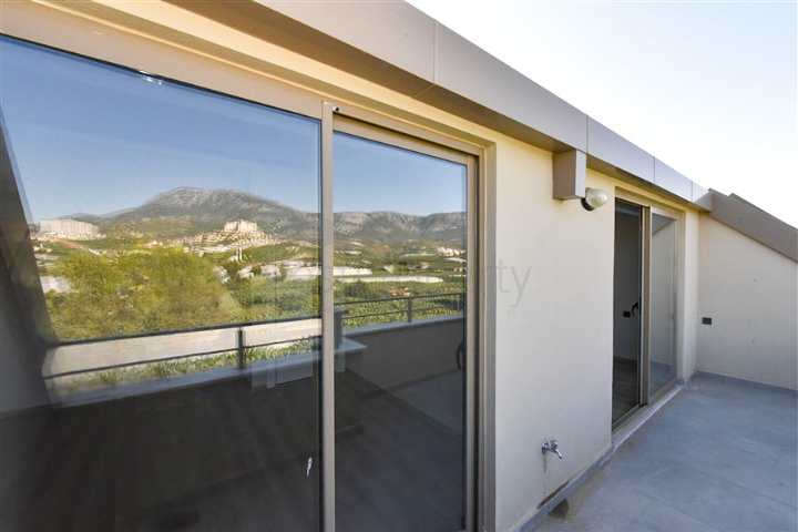 3+1 penthouse with open mountain view in Kargicak area 3+1 penthouse with open mountain view in Kargicak area
