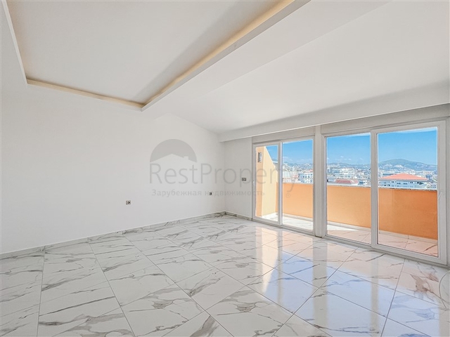 Penhouse with sea view in Mahmutlar area