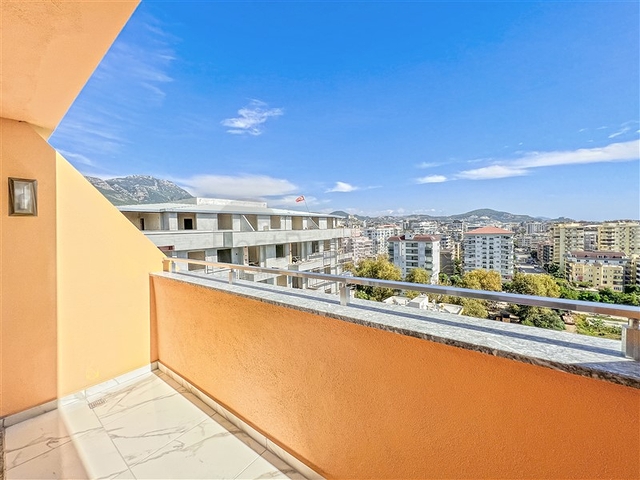 Penhouse with sea view in Mahmutlar area