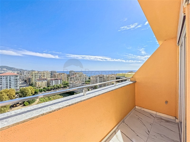 Penhouse with sea view in Mahmutlar area