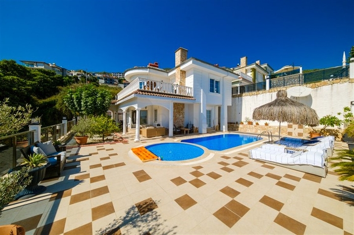 Villa 4+1 in the very center of Alanya