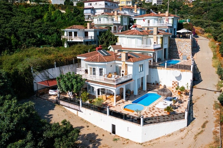 Villa 4+1 in the very center of Alanya