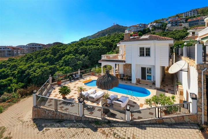 Villa 4+1 in the very center of Alanya