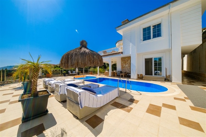 Villa 4+1 in the very center of Alanya