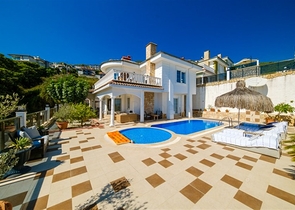 Villa 4+1 in the very center of Alanya