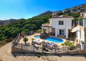 Villa 4+1 in the very center of Alanya