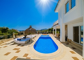 Villa 4+1 in the very center of Alanya