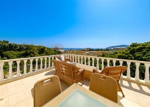 Villa 4+1 in the very center of Alanya