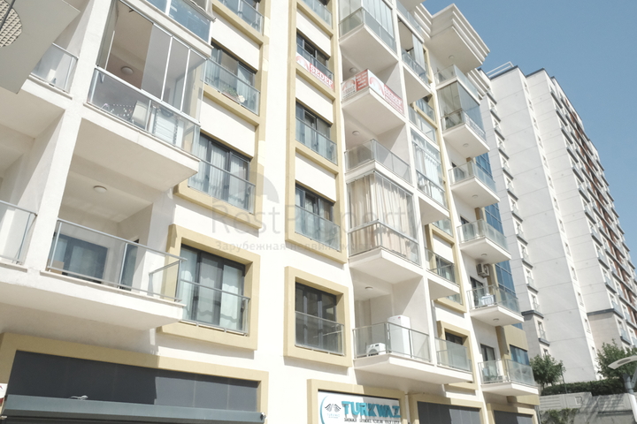 1+1 apartment in a residential complex in Bahcesehir district