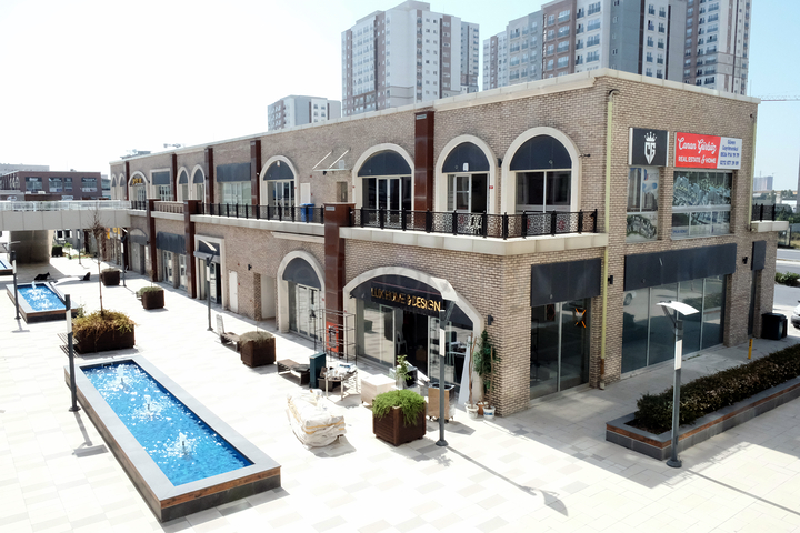 1+1 apartment in a residential complex in Bahcesehir district