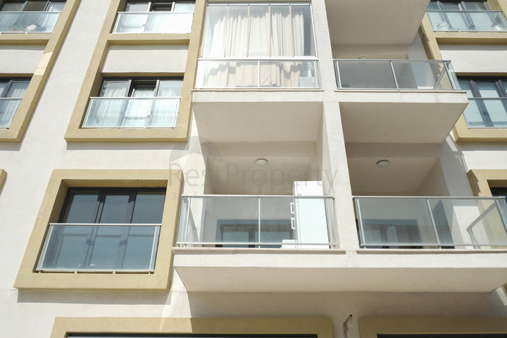 1+1 apartment in a residential complex in Bahcesehir district