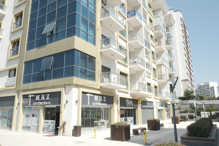 1+1 apartment in a residential complex in Bahcesehir district
