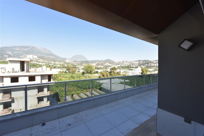 Large spacious penthouse in Kargicak