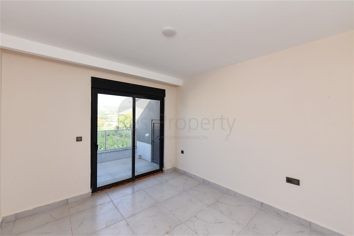 Large spacious penthouse in Kargicak