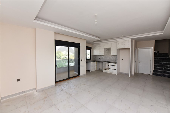 Large spacious penthouse in Kargicak