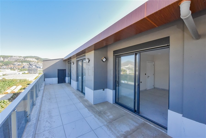 Large spacious penthouse in Kargicak