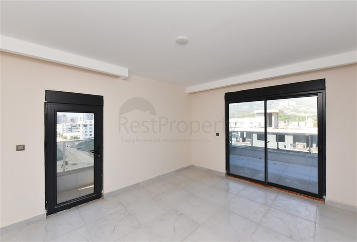 Large spacious penthouse in Kargicak