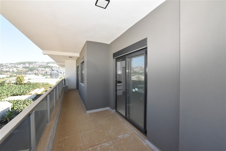 Large spacious penthouse in Kargicak